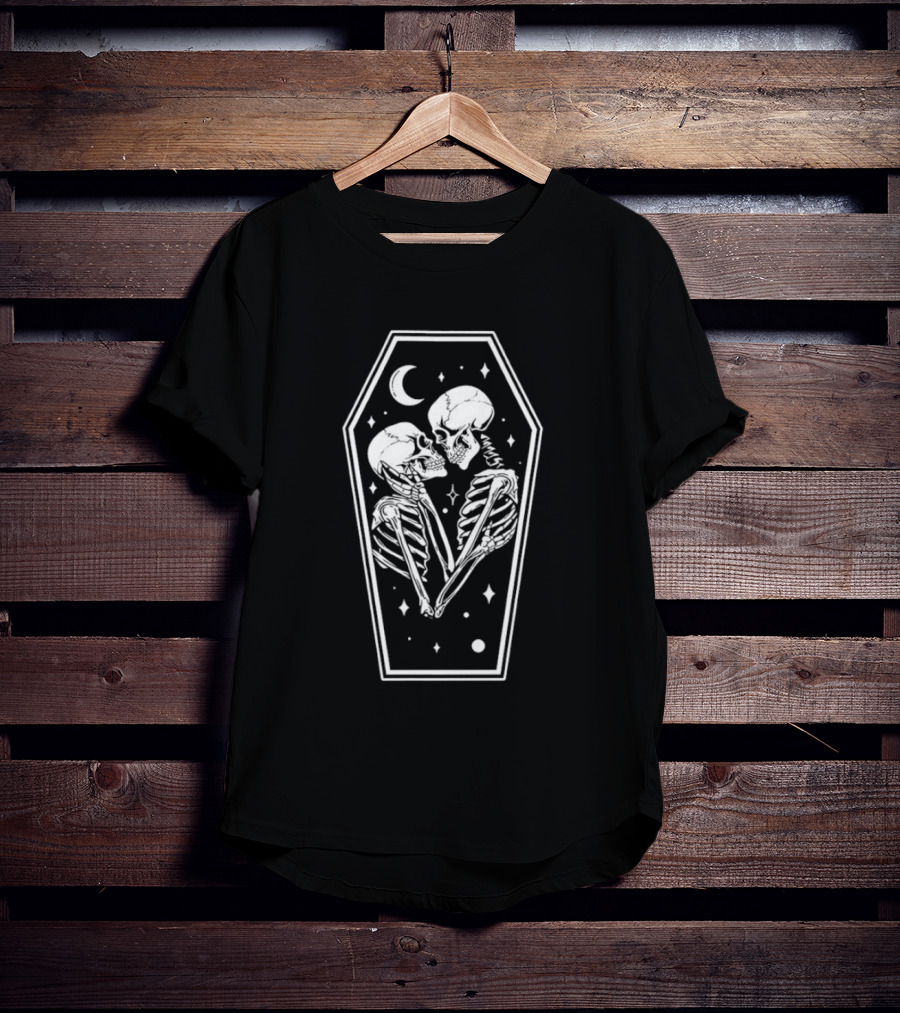 Skeletons Embracing In Coffin Tarot Card T-Shirt
