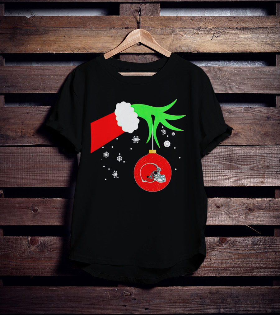 The Grinch Holding Cleveland Browns Ornament With Snowflakes T-Shirt