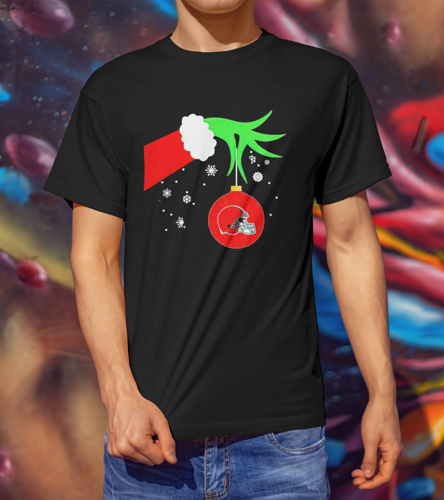 The Grinch Holding Cleveland Browns Ornament With Snowflakes T-Shirt