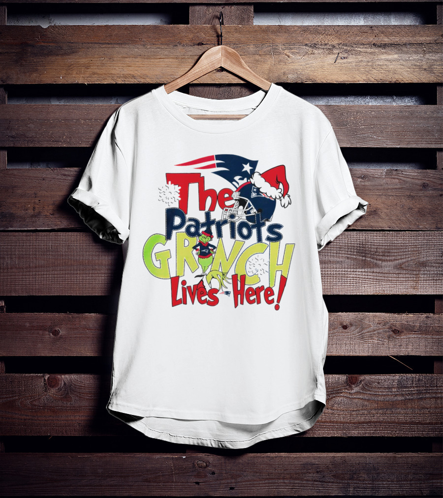 The New England Patriots Grinch Lives Here Christmas Santa Hat T-Shirt