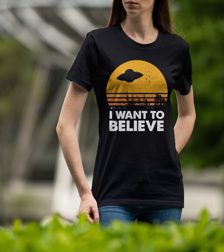 I Want To Believe Alien UFO Vintage Sunset T-Shirt