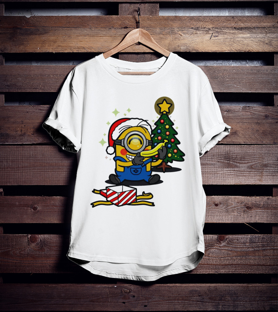 Minion Santa Hat With Banana Christmas Tree And Gift Box T-Shirt