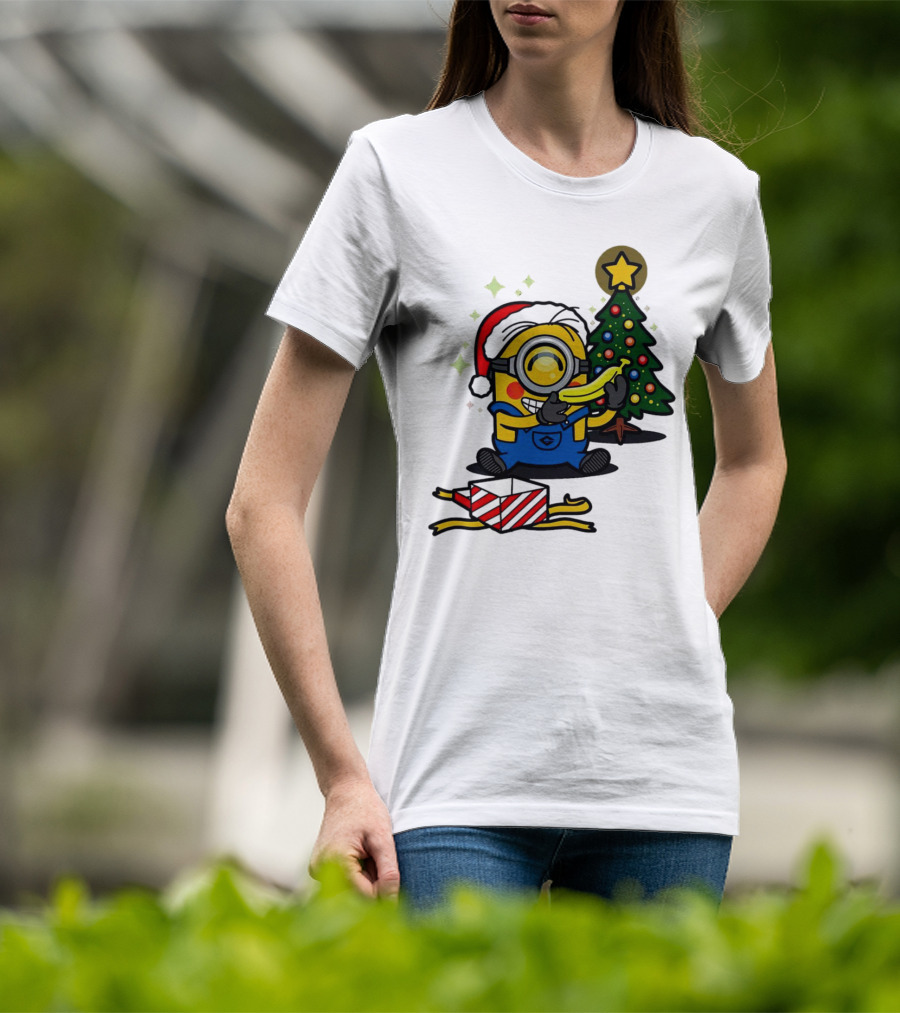 Minion Santa Hat With Banana Christmas Tree And Gift Box T-Shirt