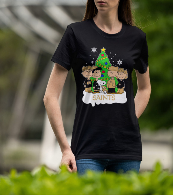 Peanuts Christmas New Orleans Saints Characters With Tree T-Shirt