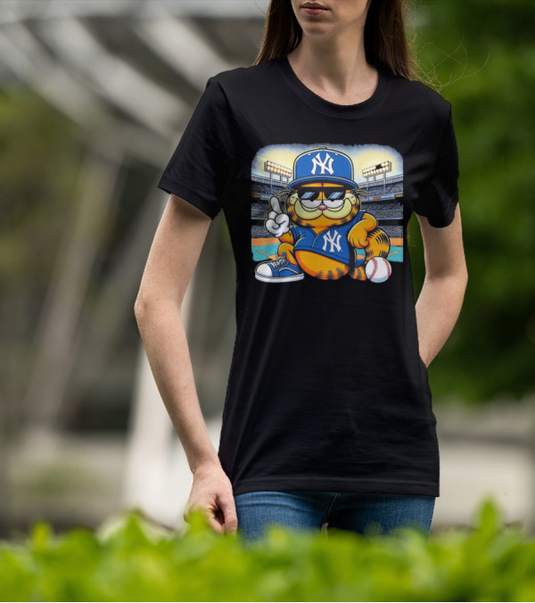 New York Yankees Baseball Garfield Cartoon Stadium Scene T-Shirt