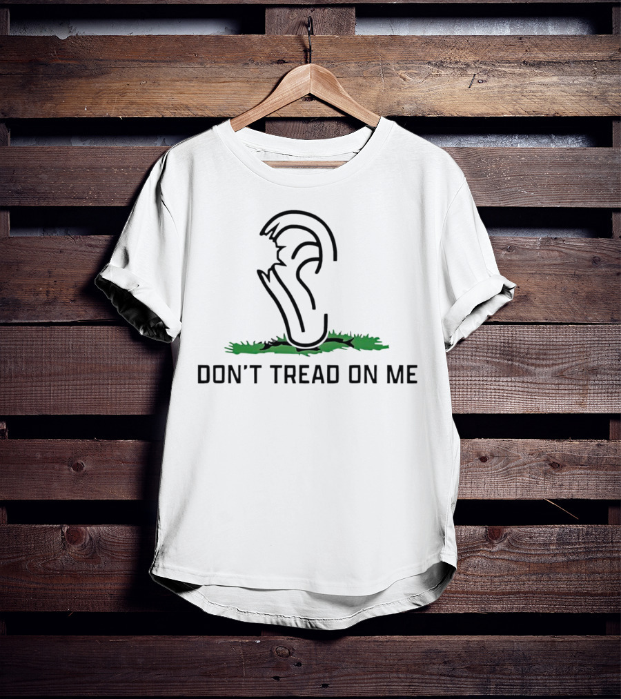 DON'T TREAD ON ME Piece Of Ear Missing Iconic Symbol Green Grass T-Shirt