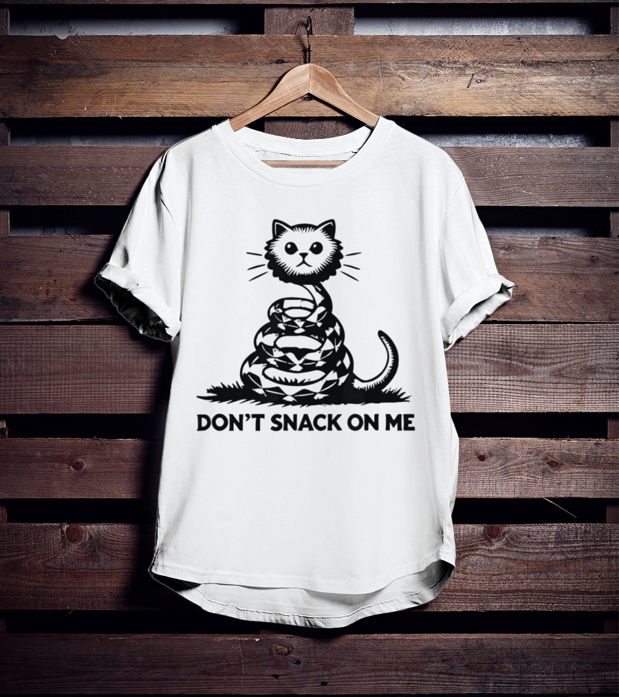 DON'T SNACK ON ME Cat Snake Coiled혻 T-Shirt
