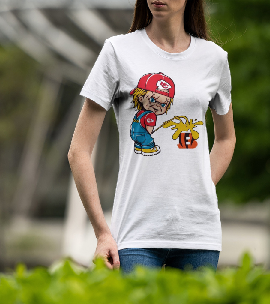 Kansas City Chiefs Chucky Pissing On Cincinnati Bengals T-Shirt