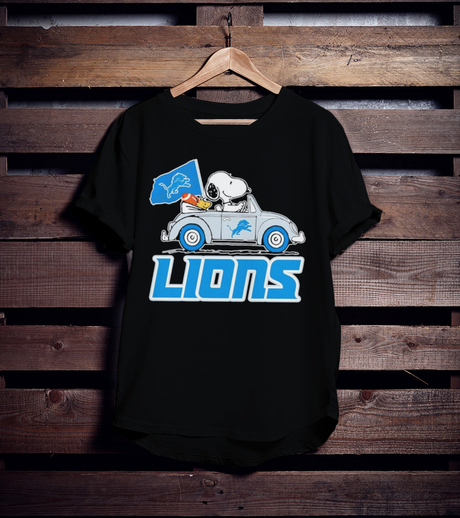 Snoopy And Woodstock In Car With Detroit Lions Flag T-Shirt