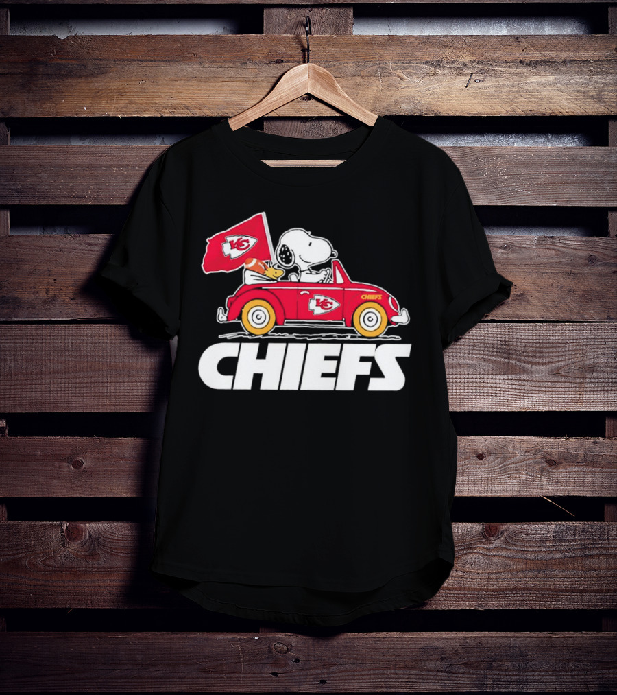 Snoopy Woodstock Driving Red Car Chiefs Flag Kansas City Chiefs T-Shirt