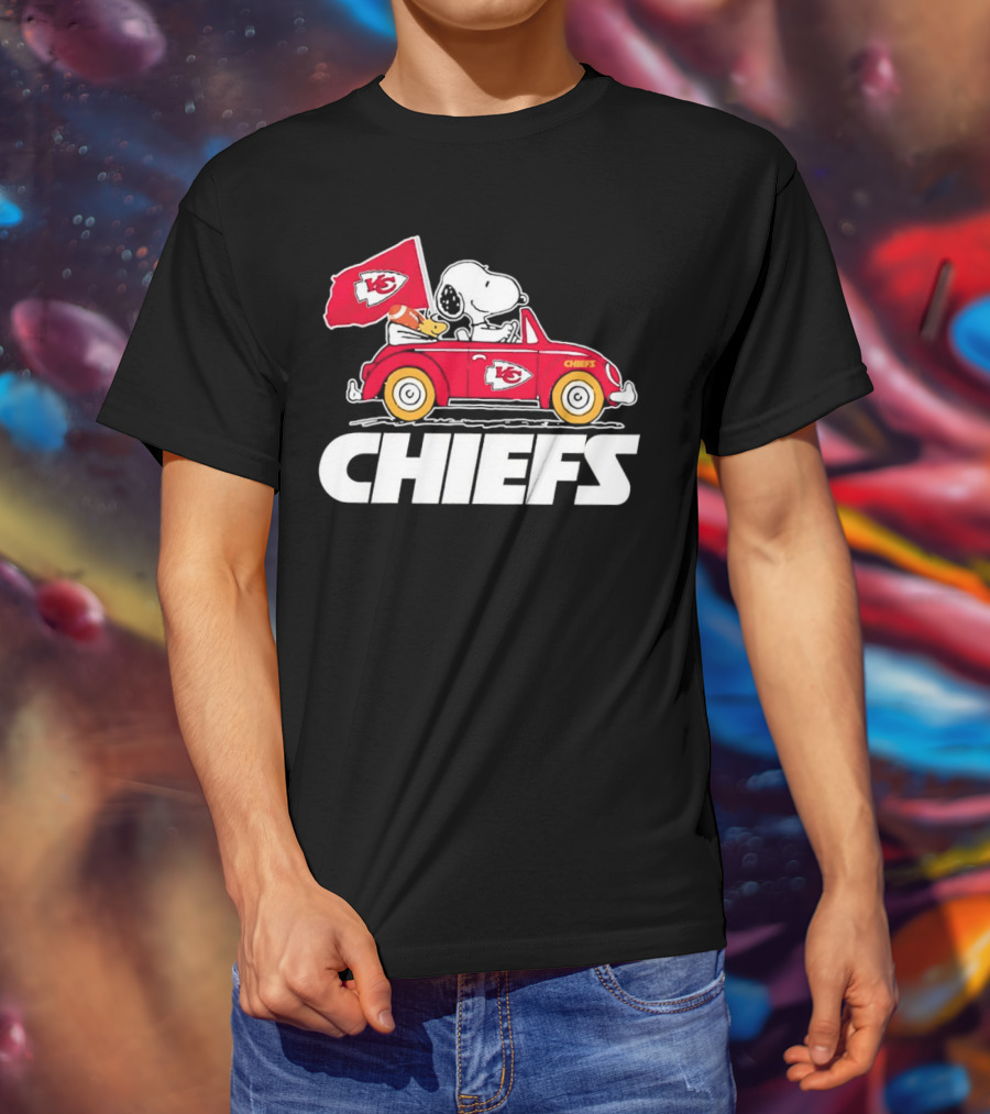 Snoopy Woodstock Driving Red Car Chiefs Flag Kansas City Chiefs T-Shirt
