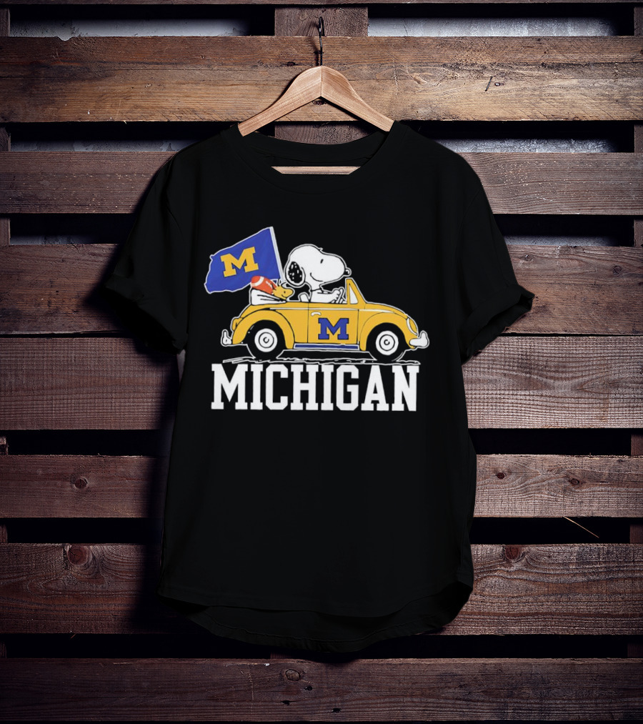 Snoopy And Woodstock Driving Car With Michigan Wolverines Flag T-Shirt