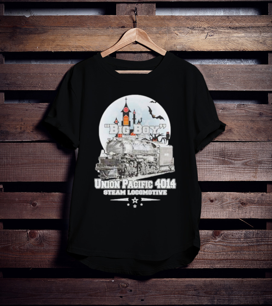 Big Boy Union Pacific 4014 Steam Locomotive November 1941 Haunted Castle And Bats T-Shirt