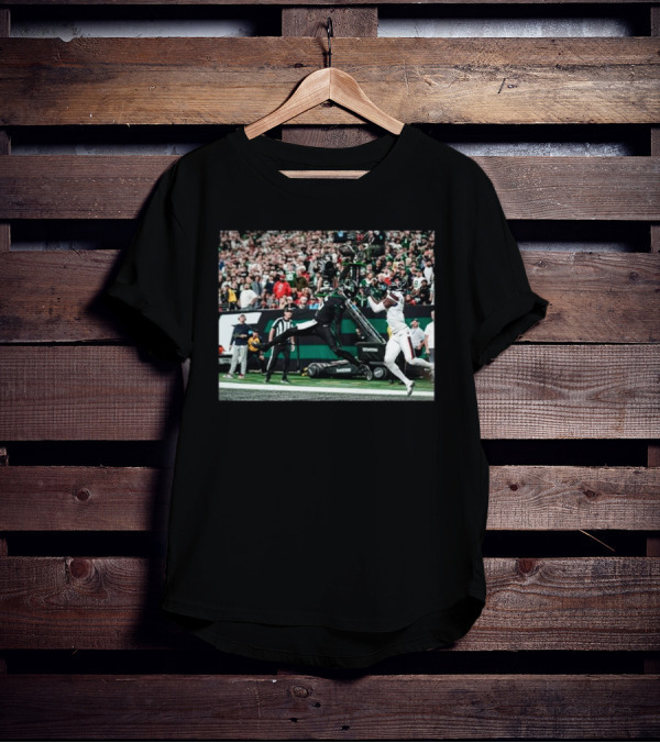 Garrett Wilson One-Handed Touchdown Catch Football Action T-Shirt
