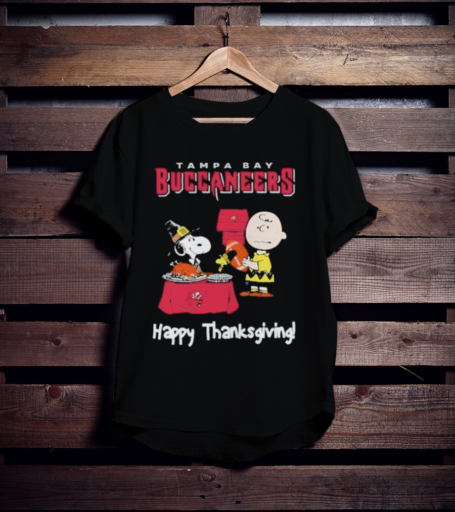 Tampa Bay Buccaneers Thanksgiving Charlie Brown And Snoopy Peanuts T-Shirt