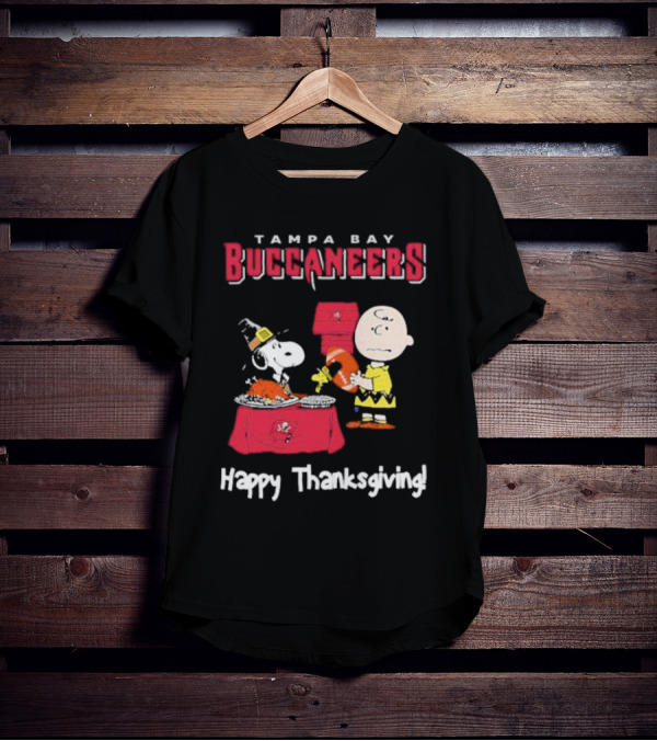 Tampa Bay Buccaneers Thanksgiving Charlie Brown And Snoopy Peanuts T-Shirt