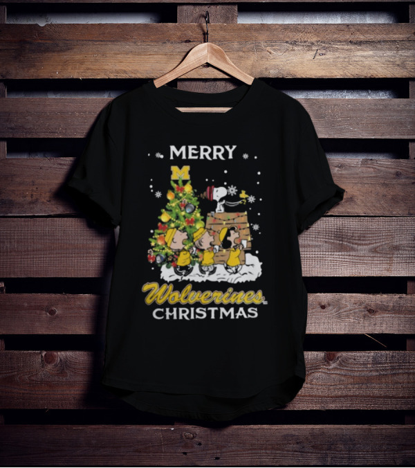 Merry Michigan Wolverines Snoopy And Friends Christmas T-Shirt