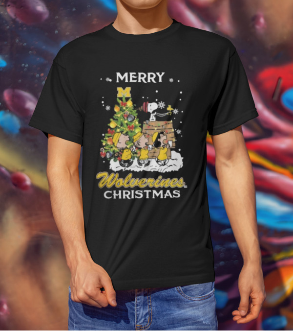 Merry Michigan Wolverines Snoopy And Friends Christmas T-Shirt
