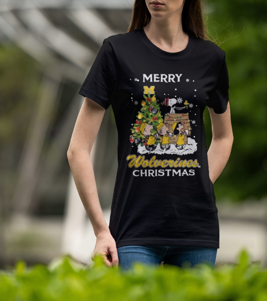 Merry Michigan Wolverines Snoopy And Friends Christmas T-Shirt