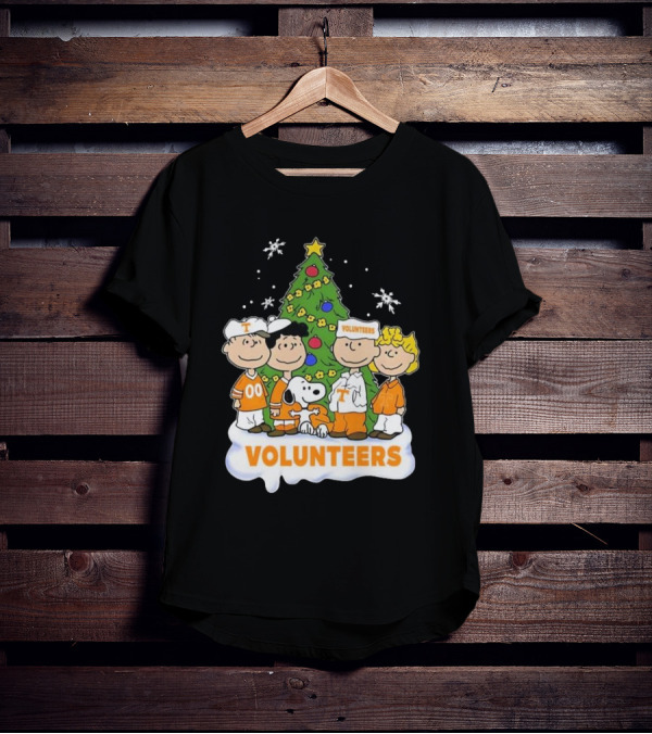 Tennessee Volunteers Snoopy And Friends Christmas Tree T-Shirt