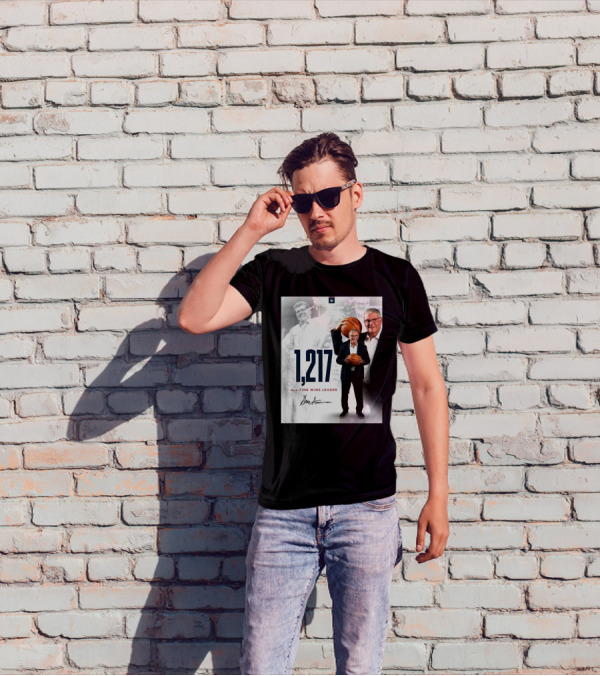 1,217 All-Time Wins Leader Geno Auriemma Signature Image T-Shirt