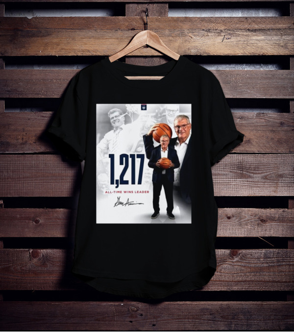 1,217 All-Time Wins Leader Geno Auriemma Signature Image T-Shirt
