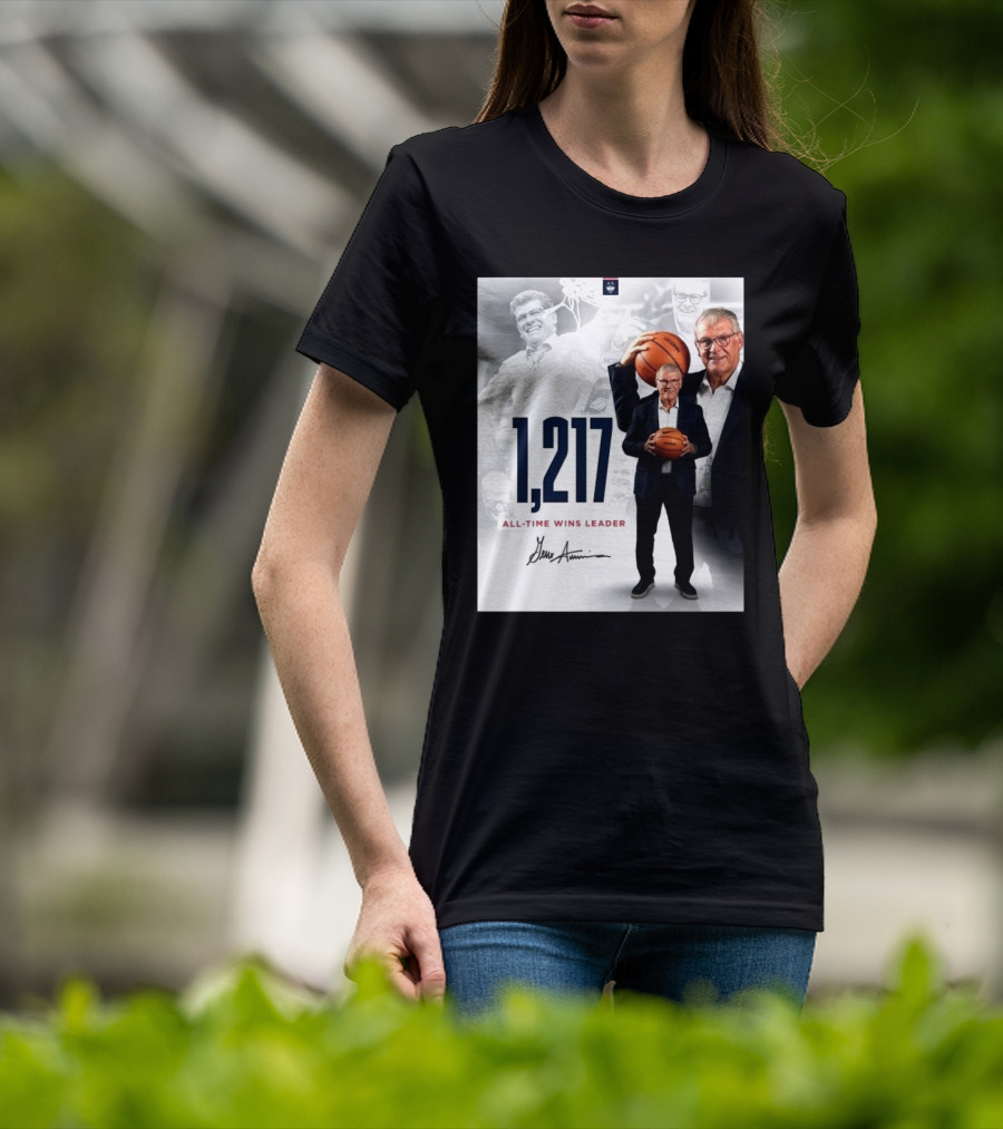 1,217 All-Time Wins Leader Geno Auriemma Signature Image T-Shirt