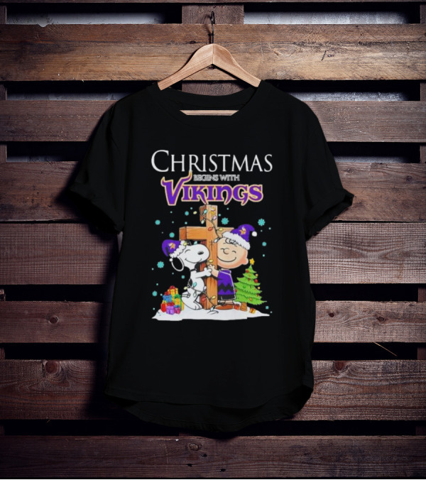 Christmas Begins With Minnesota Vikings Charlie Brown Snoopy Hug Cross T-Shirt