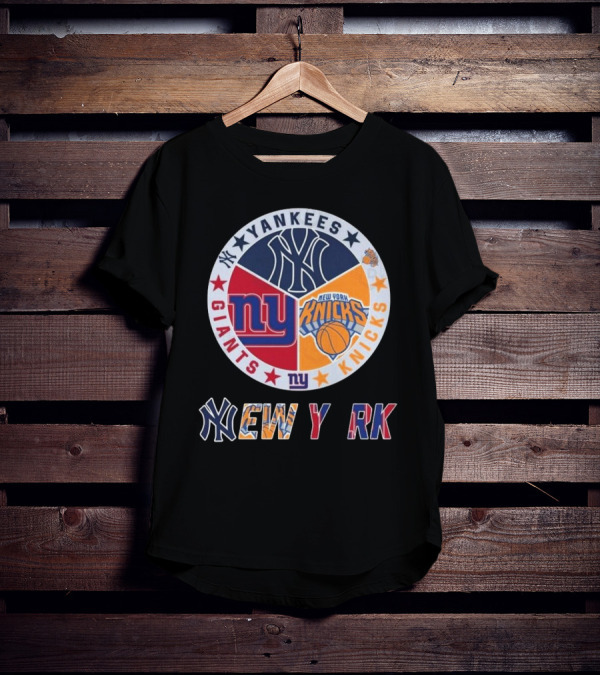 New York Yankees Giants Knicks Circle Yankees Giants Knicks New York T-Shirt
