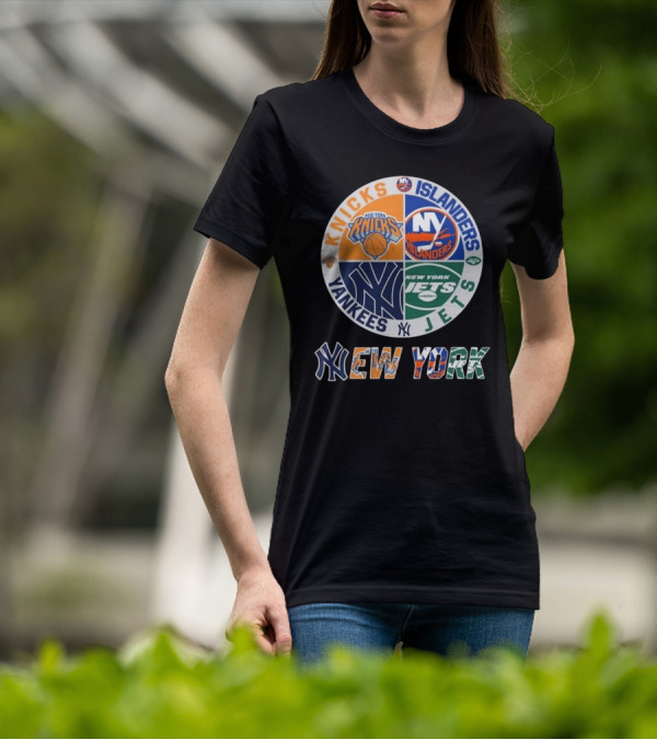 New York Knicks Islanders Yankees Jets Circle Logo New York T-Shirt