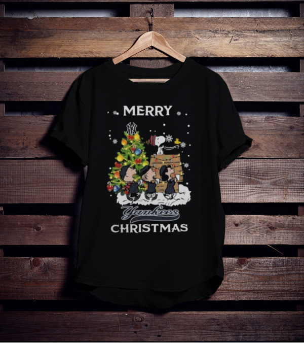 Merry Yankees Christmas Snoopy And Friends T-Shirt