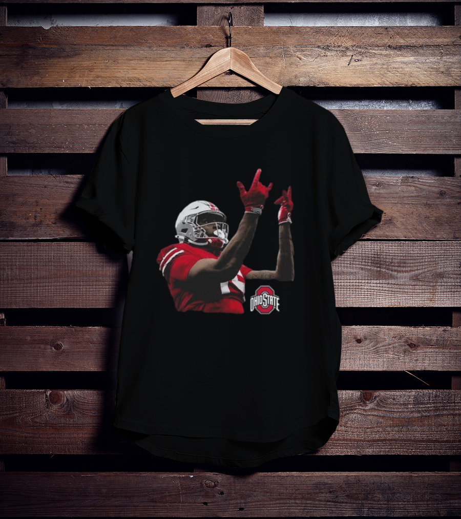Jelani Thurman Ohio State Football Player In Action With Helmet And Ohio State Buckeyes Logo T-Shirt