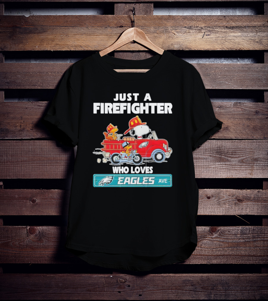 Just A Firefighter Snoopy Who Loves Eagles Ave T-Shirt