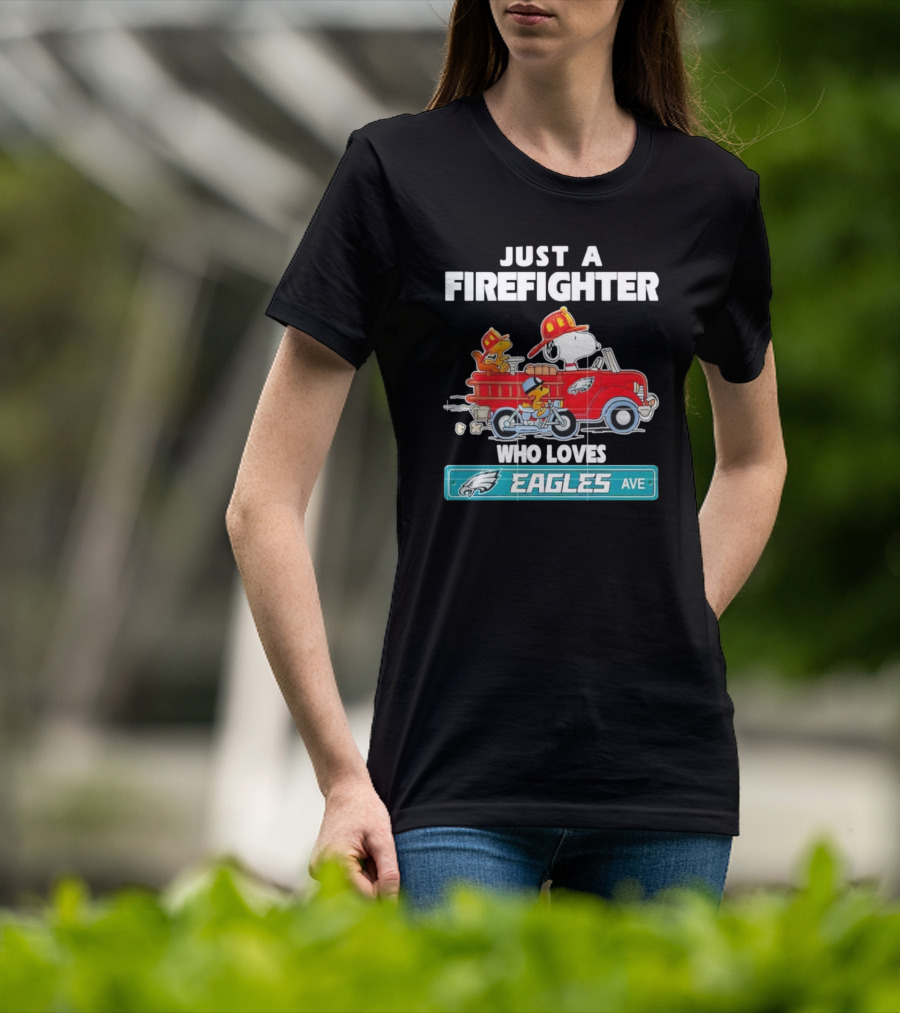 Just A Firefighter Snoopy Who Loves Eagles Ave T-Shirt