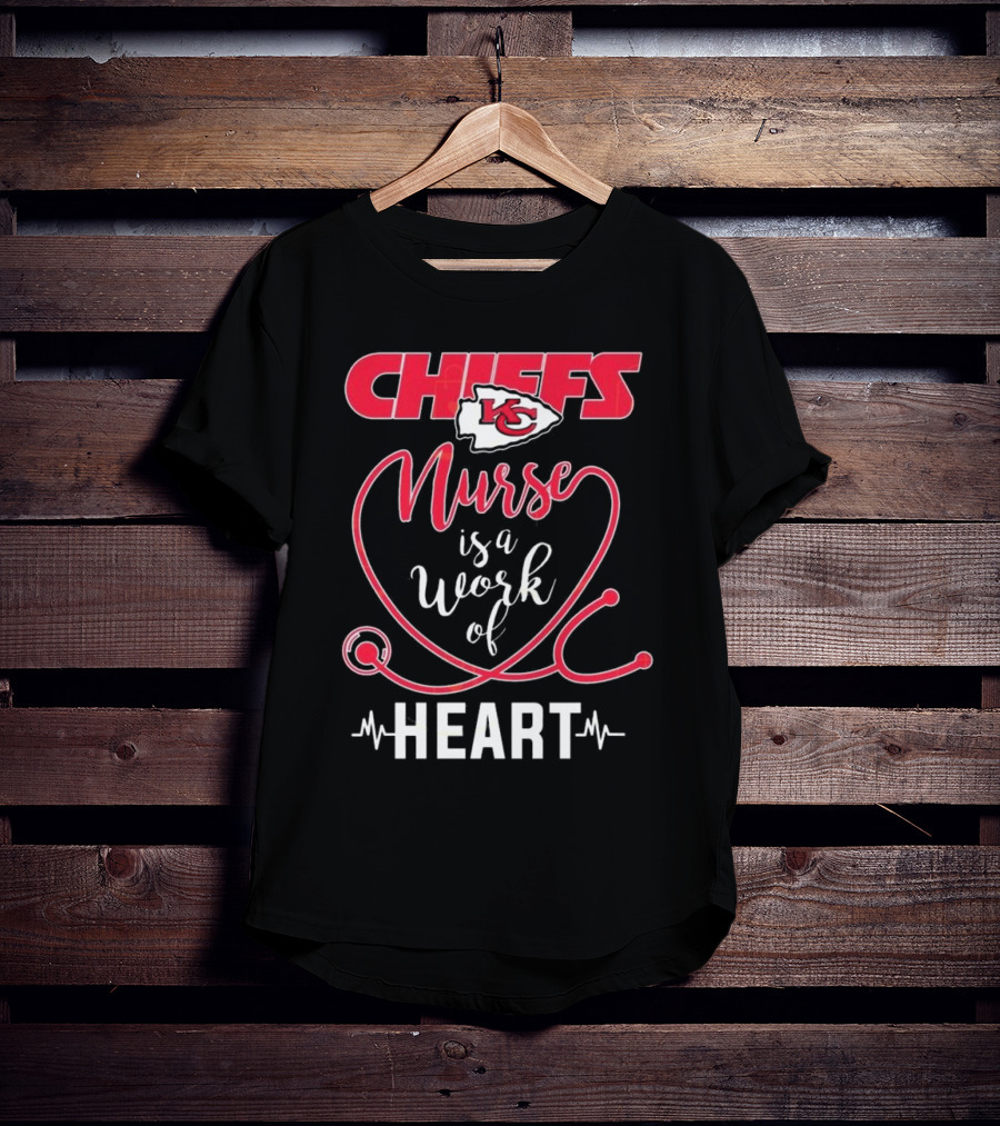 Kansas City Chiefs Nurse Is A Work Of Heart With Arrowhead Logo And Stethoscope Design T-Shirt