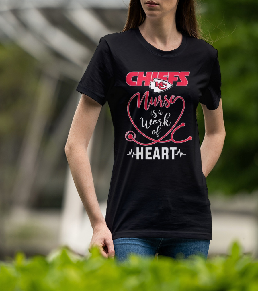 Kansas City Chiefs Nurse Is A Work Of Heart With Arrowhead Logo And Stethoscope Design T-Shirt