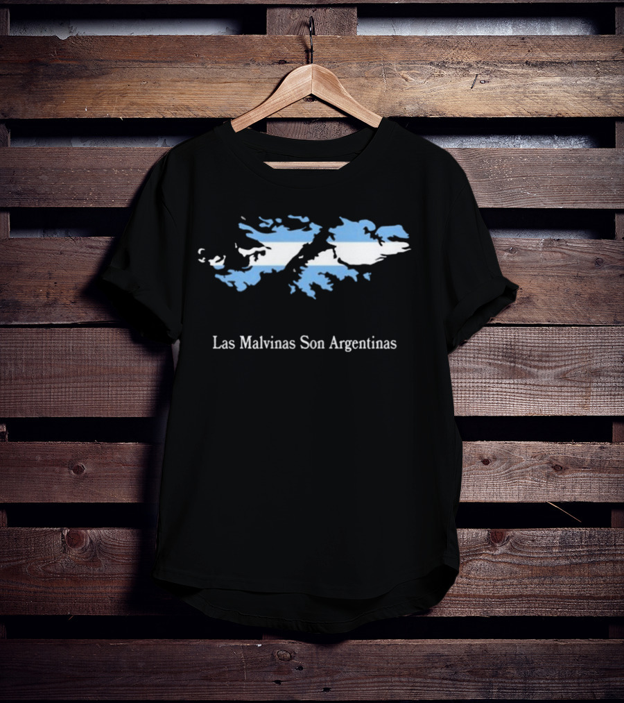 Las Malvinas Son Argentinas Map With Argentine Flag Colors T-Shirt