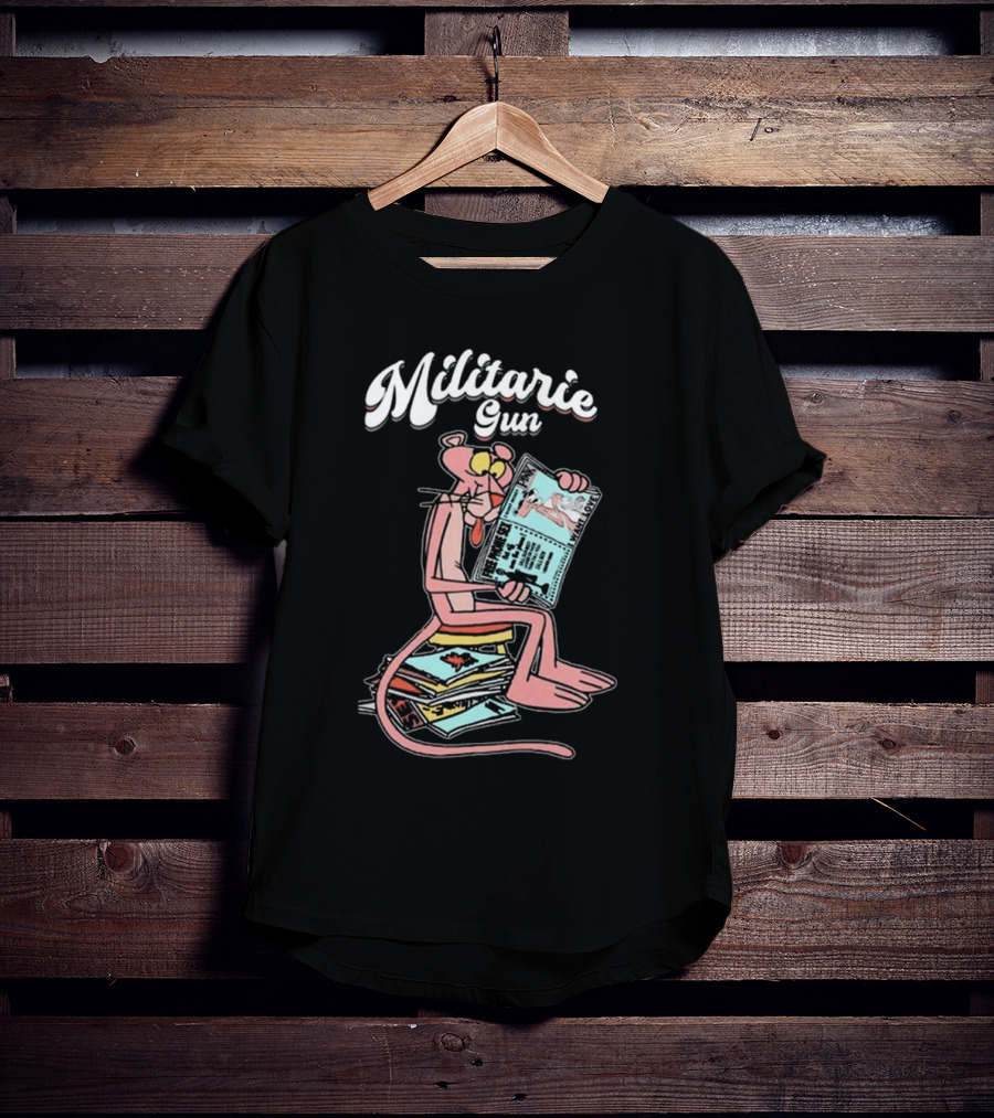 Militarie Gun Pink Panther Reading Comics T-Shirt