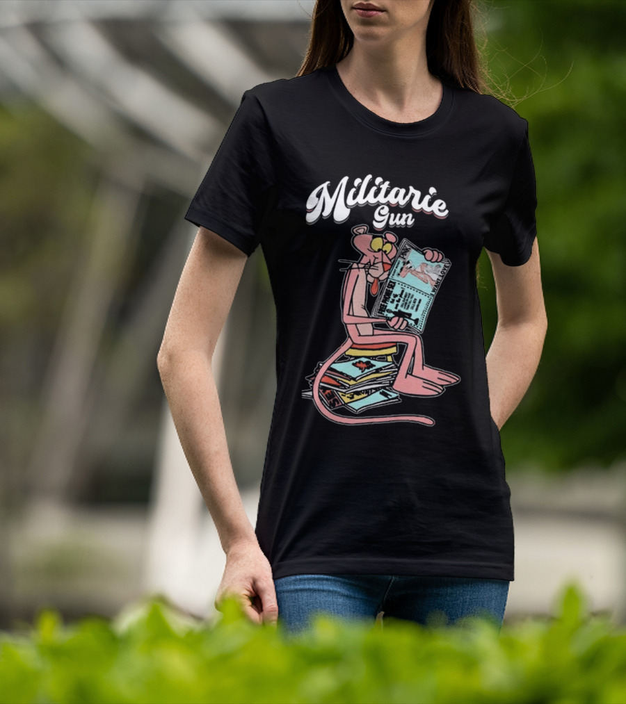 Militarie Gun Pink Panther Reading Comics T-Shirt