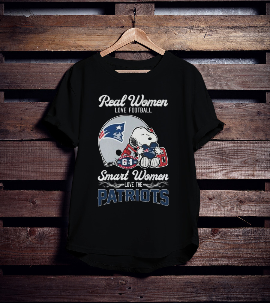 Real Women Love Football Smart Women Love The Patriots Snoopy Patriots Helmet T-Shirt