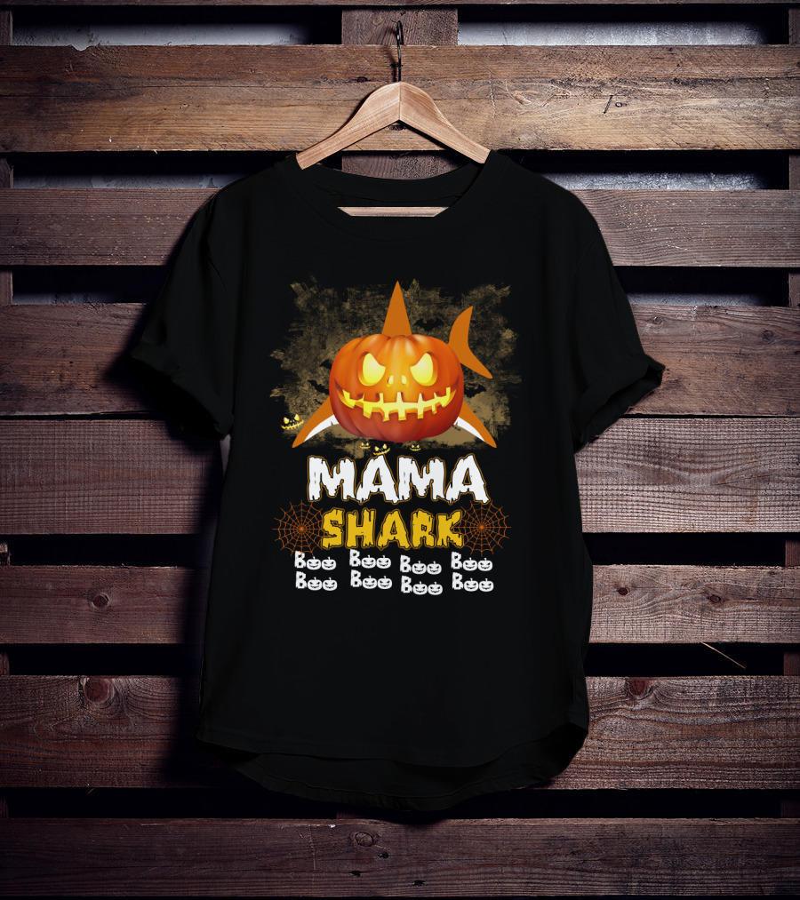 Mama Shark Pumpkin Boo Spooky Halloween Jack-O'-Lantern T-Shirt