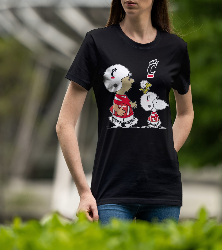 Cincinnati Bearcats Peanuts Characters Football Helmets And Jerseys T-Shirt