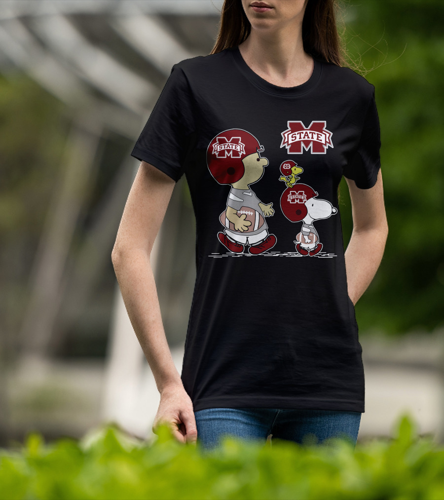 Ms State Bulldogs Snoopy And Woodstock Football Helmet M T-Shirt