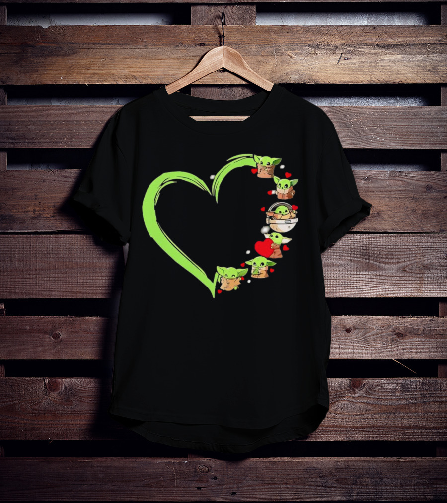 Baby Yoda Cute Heart Green Outline Mandalorian Grogu Love T-Shirt