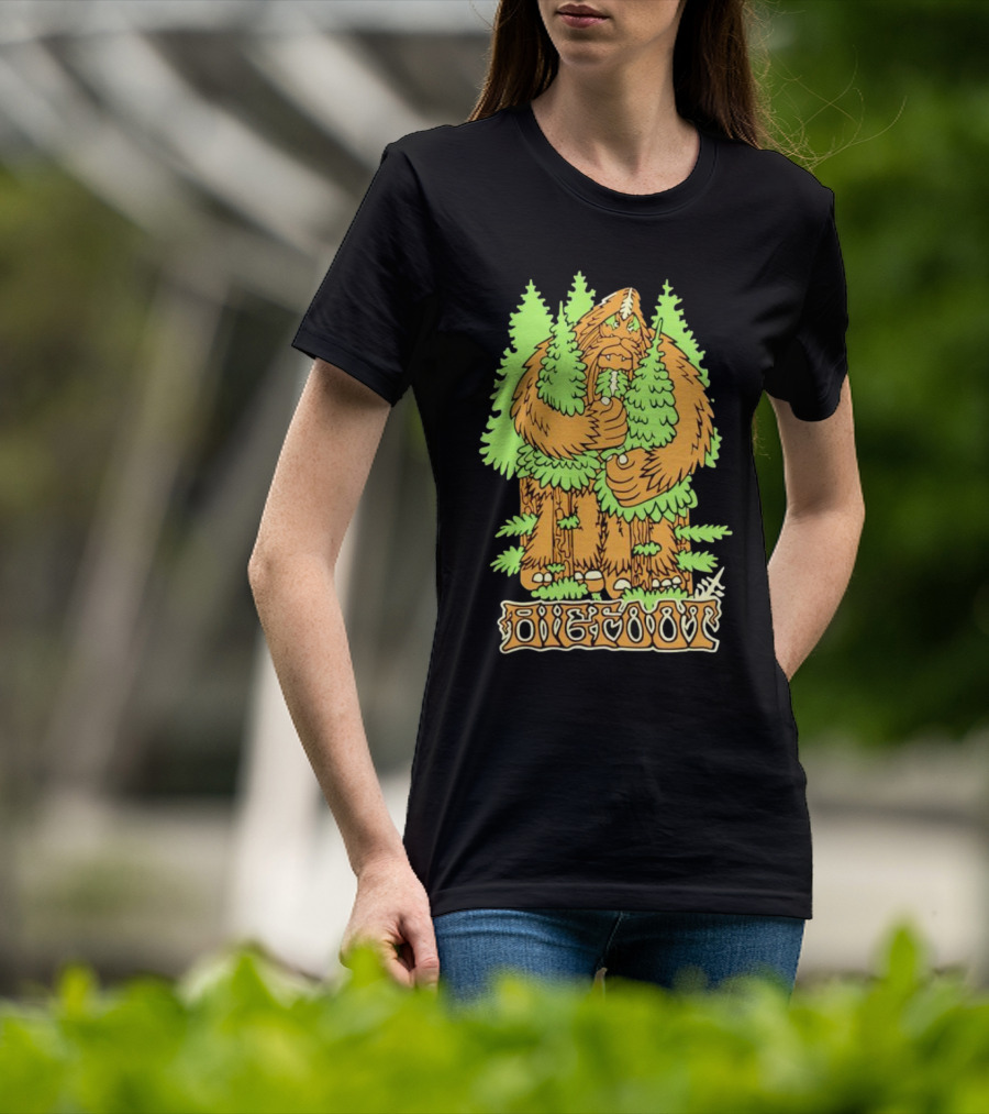 Bigfoot Hug Tree Forest Creature Retro T-Shirt
