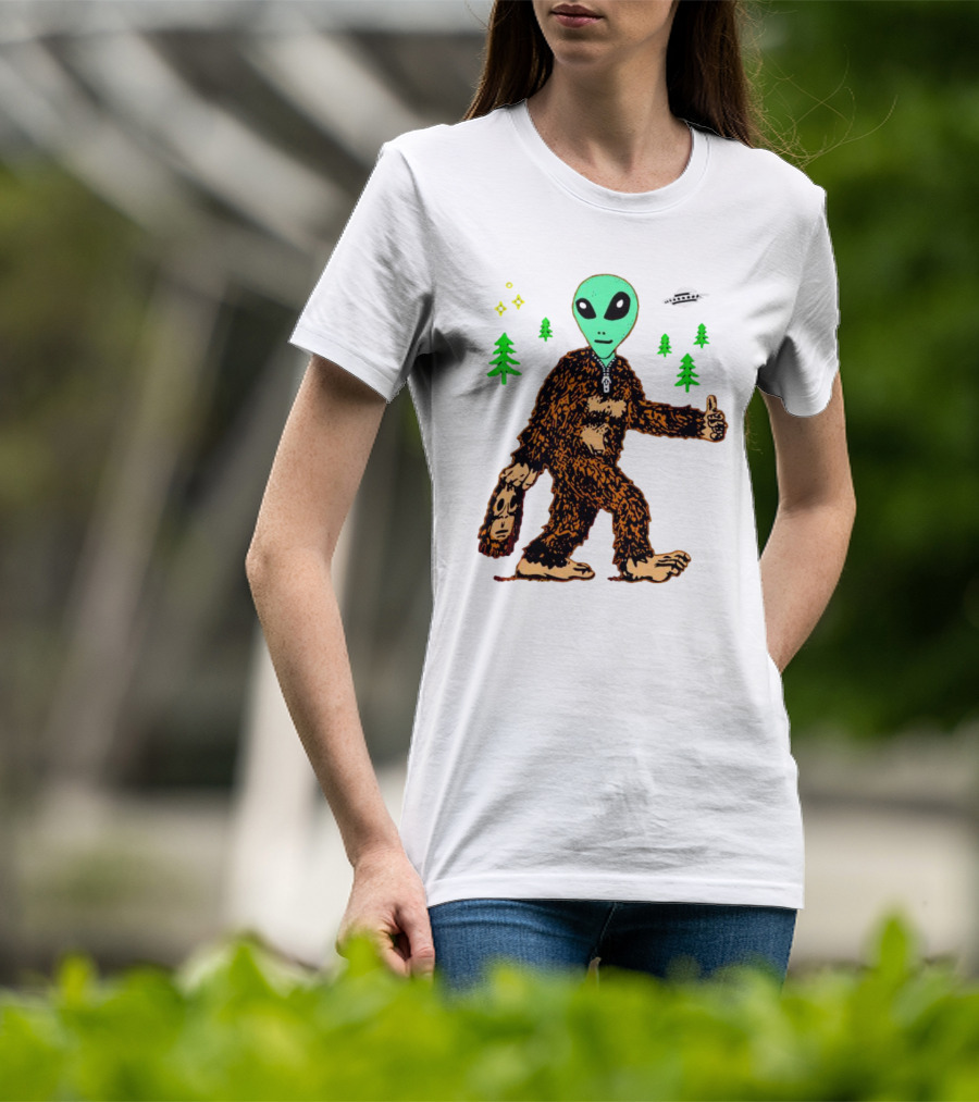 Alien Bigfoot Encounter Forest UFO Adventure T-Shirt