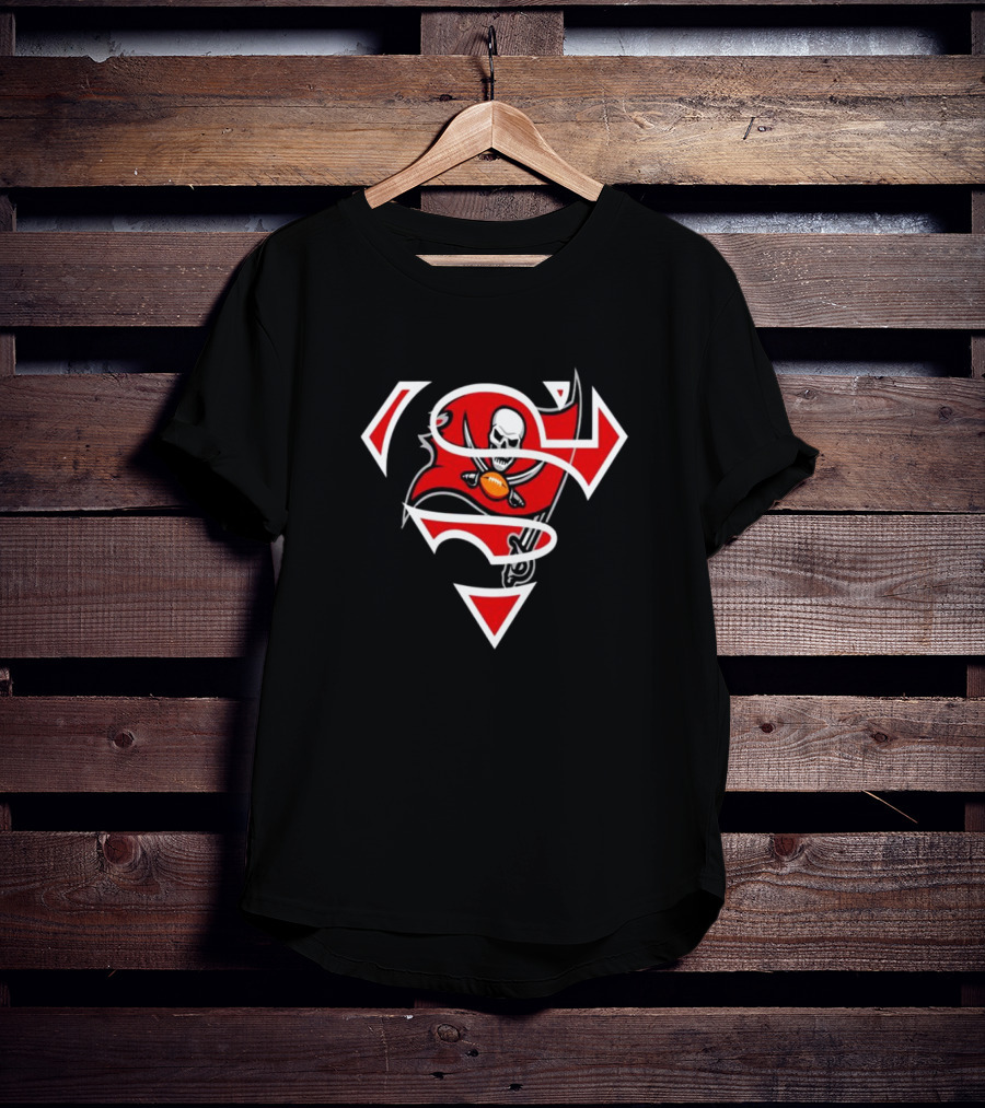 Tampa Bay Buccaneers Super Hero Skull Emblem T-Shirt