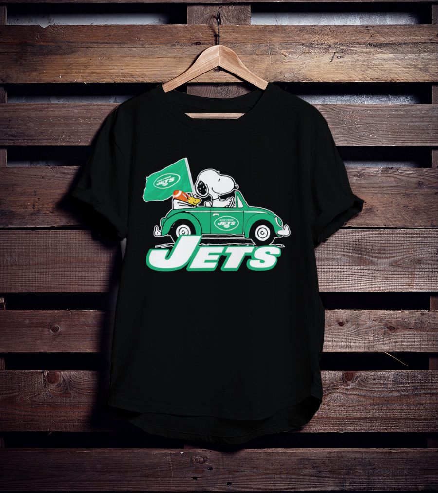 Snoopy And Woodstock Driving New York Jets Car With Flag T-Shirt