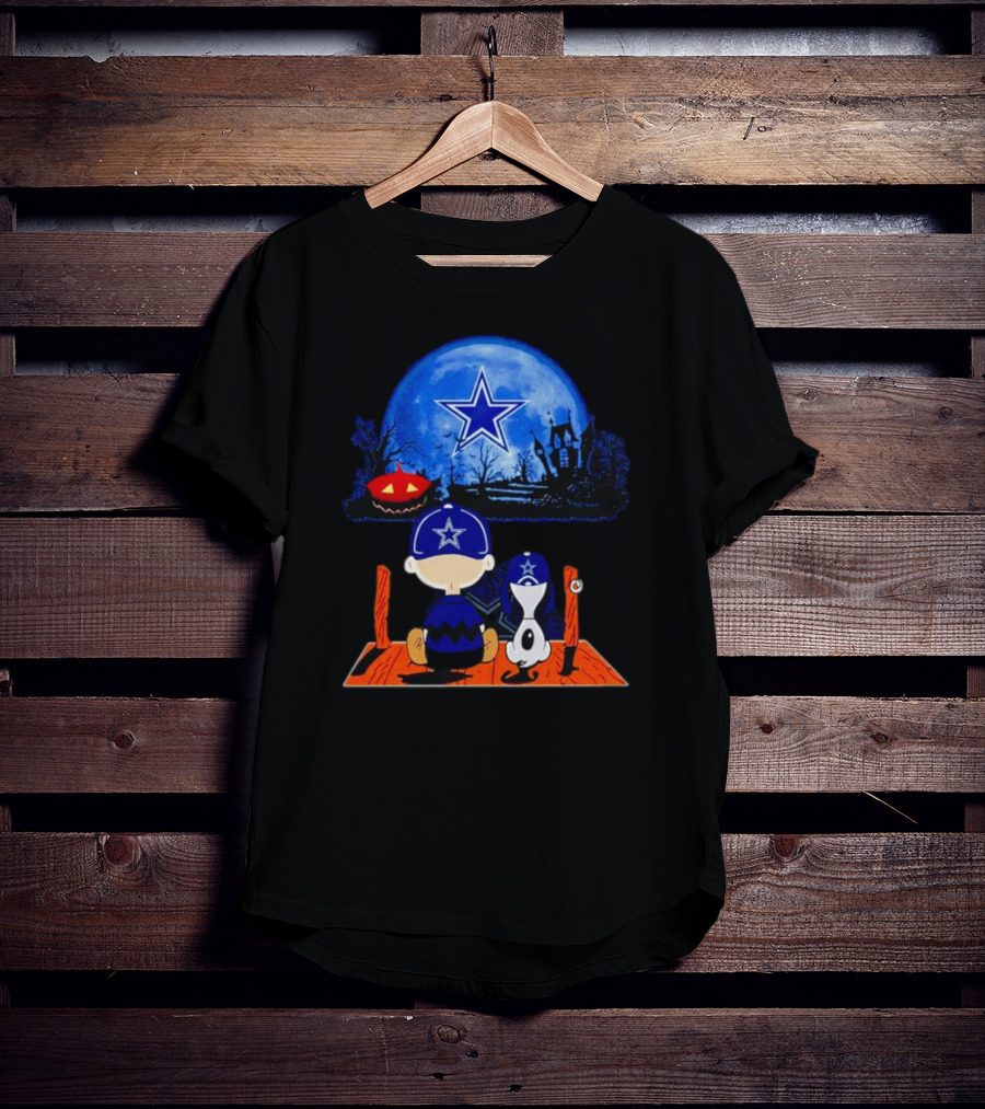 Charlie Brown And Snoopy Dallas Cowboys Halloween Under Blue Moon With Pumpkin T-Shirt