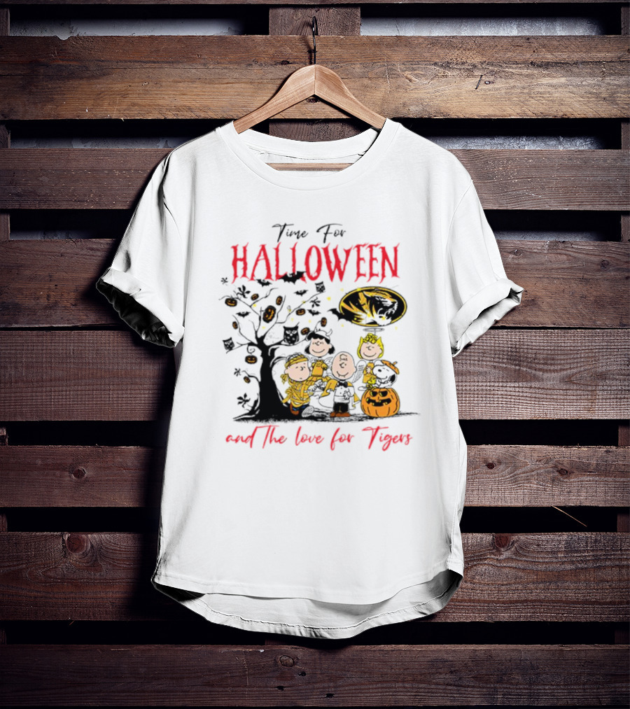 Time For Halloween And The Love For Tigers Peanuts Characters T-Shirt